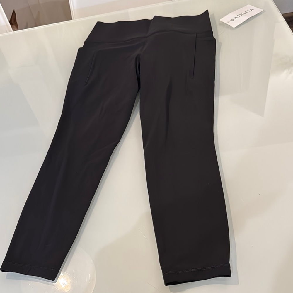 Athleta Salutation Stash 7/8 Tight - size M